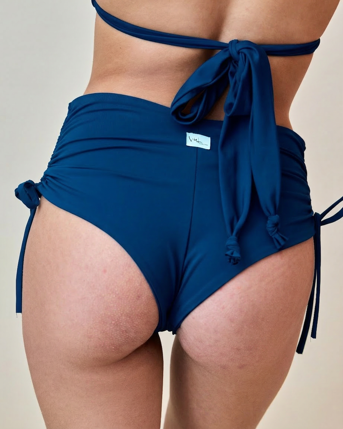 Dea con arriccio - Blu Notte